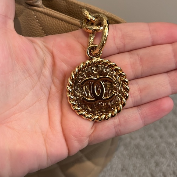 Chanel Caviar bag gold hardware 13in width - Picture 4 of 6